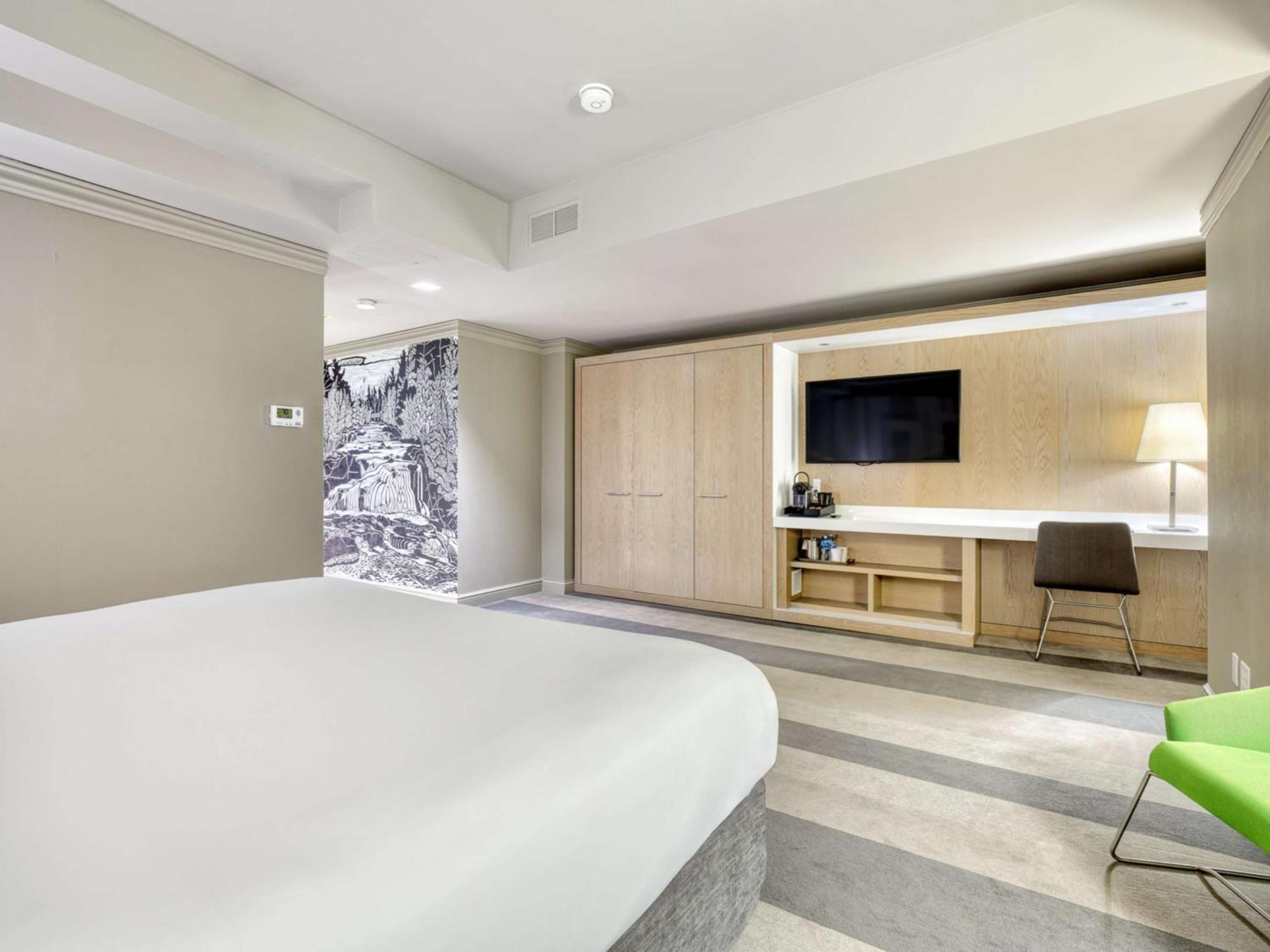Royal Sonesta Hotel